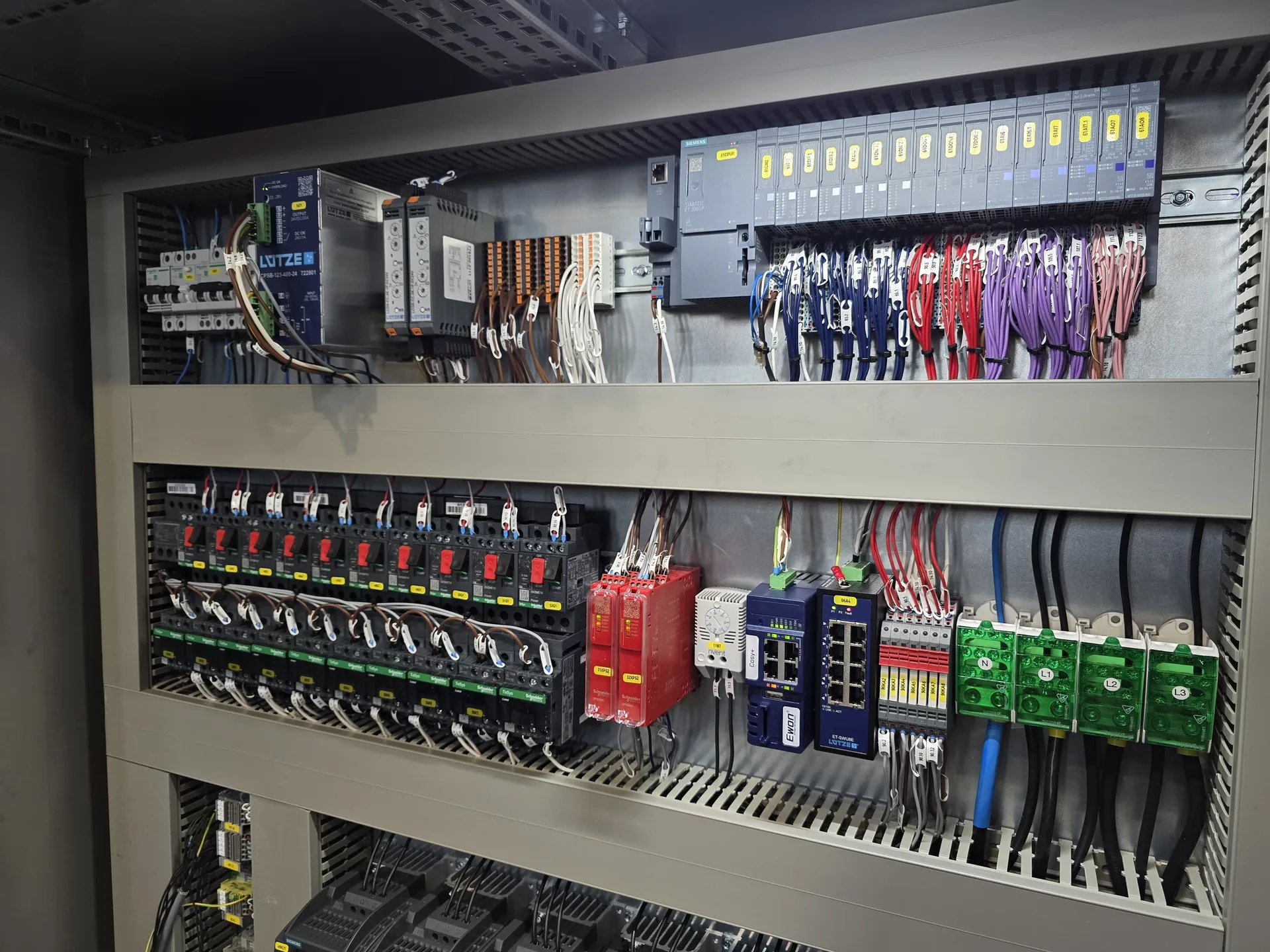 Solutions d'automation industrielle avancées